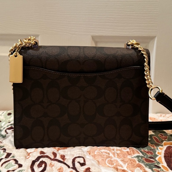 Coach Klare Crossbody Bag In Signature Canvas With Ski Patches - Picture 4 of 12